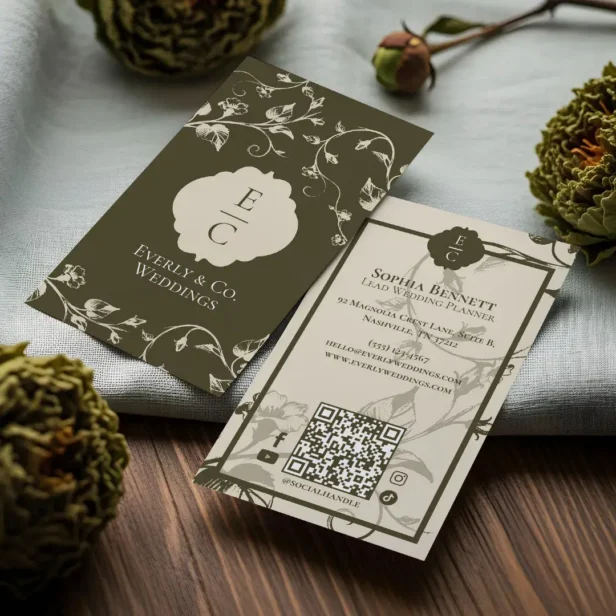 Elegant Luxury Vintage Floral Monogram Crest Dark Green Business Card