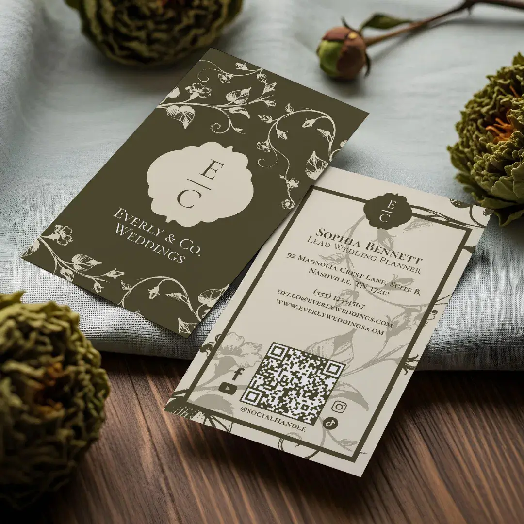 Elegant Luxury Vintage Floral Monogram Crest Dark Green Business Card